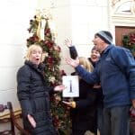 Group serenades a Christmas tree in Niagara-on-the-Lake